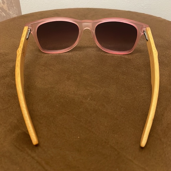 Sunglasses - Picture 3 of 5